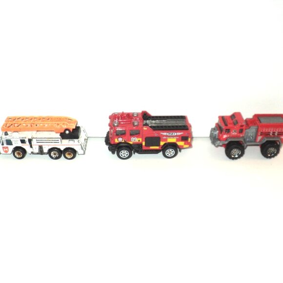 Lot of 6 Fire Engines Vintage, 5 Matchbox & 1 Hot Wheel 1:64 Defects - Picture 4 of 7